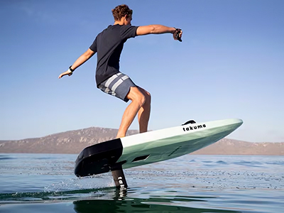Surf électrique et e-foil : Location et initiation